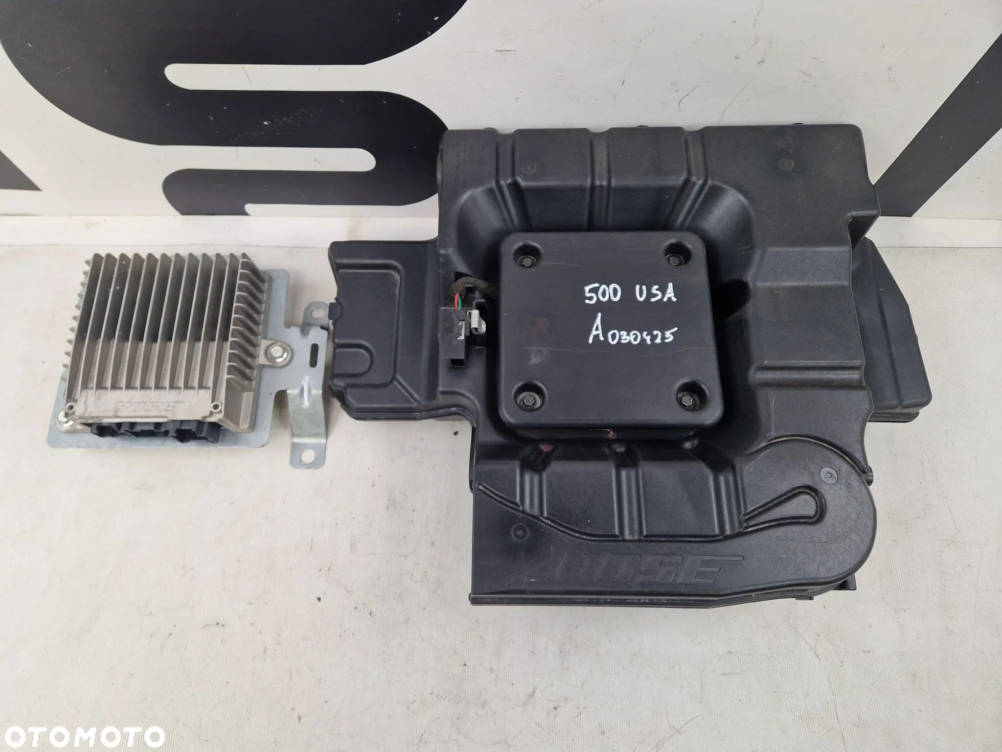 Wzmacniacz głośnik BOSE Fiat 500 USA - 1