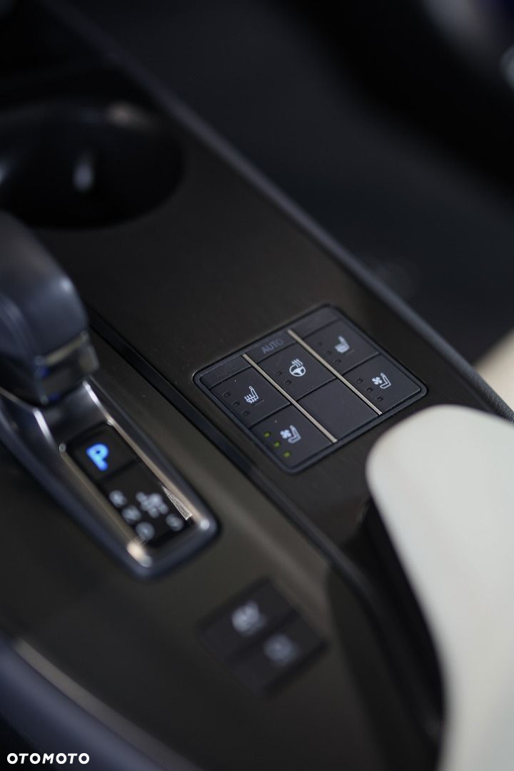 Lexus UX - 21