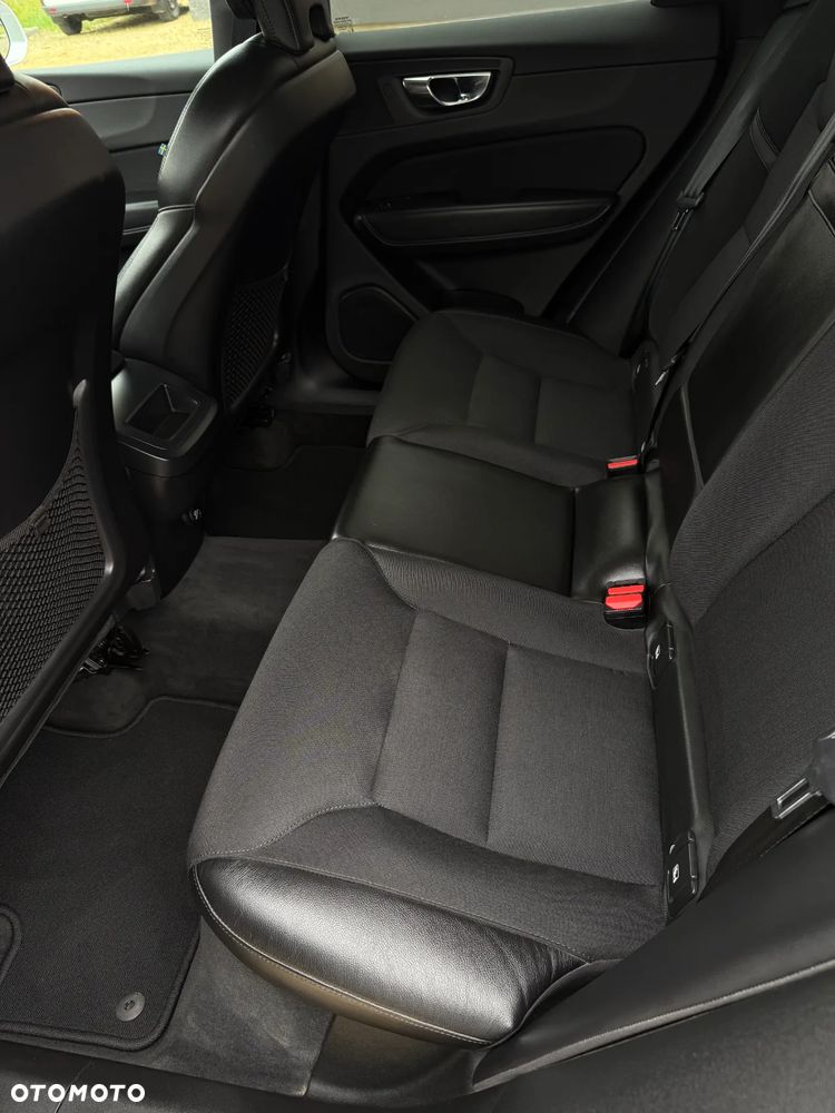 Volvo XC 60 D4 Momentum Pro - 16