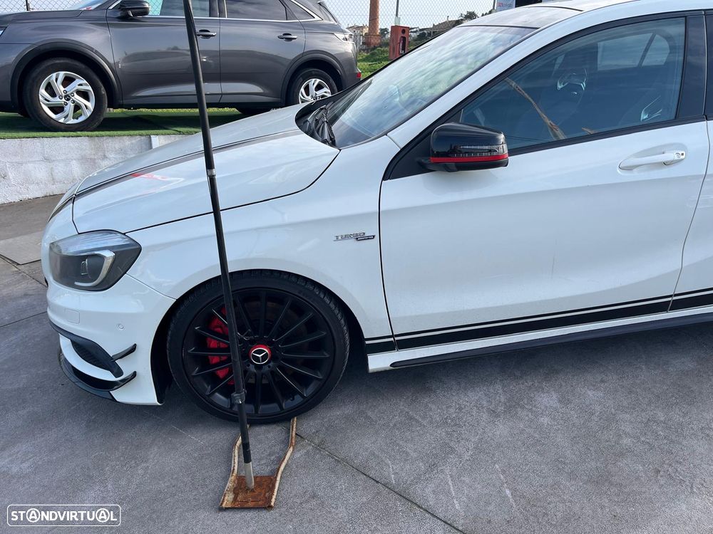 Mercedes-Benz A 45 AMG 4Matic Speedshift 7G-DCT PETRONAS 2015 World Champion Edition - 14