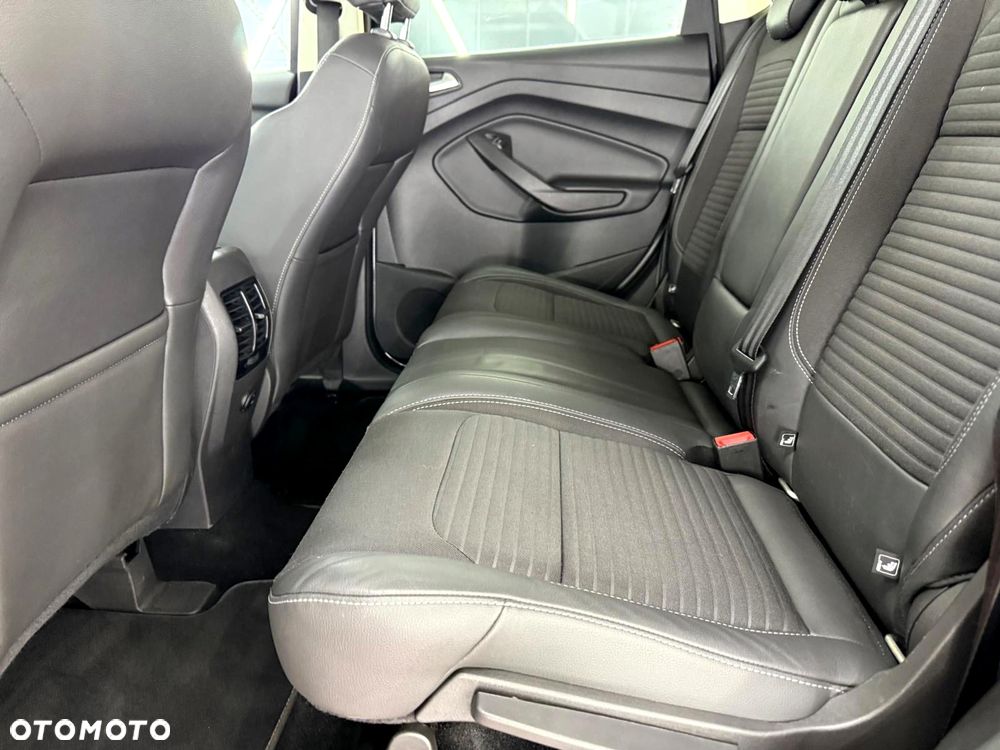 Ford Kuga 1.5 EcoBoost 2x4 Titanium - 24