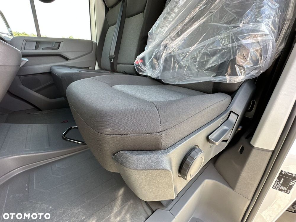Volkswagen Crafter 35 furgon 177km Automat 3640 - 13
