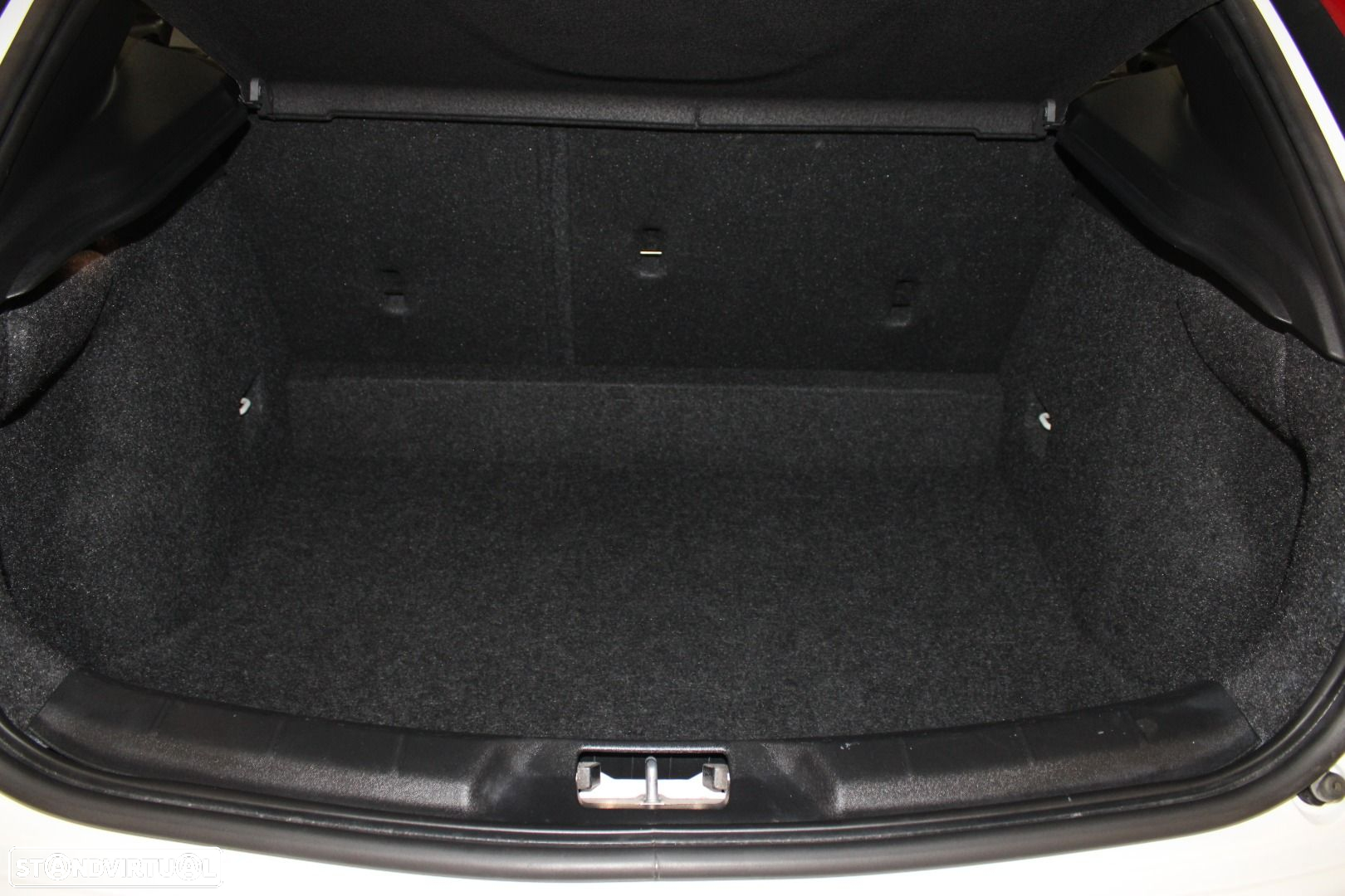 Volvo V40 Cross Country 2.0 D2 - 28