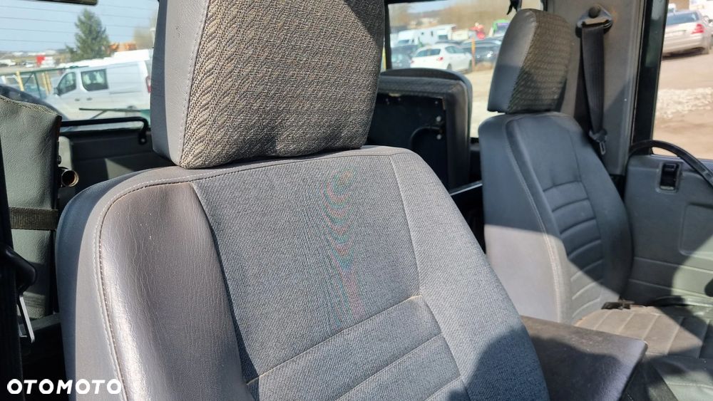 Land Rover Defender - 29