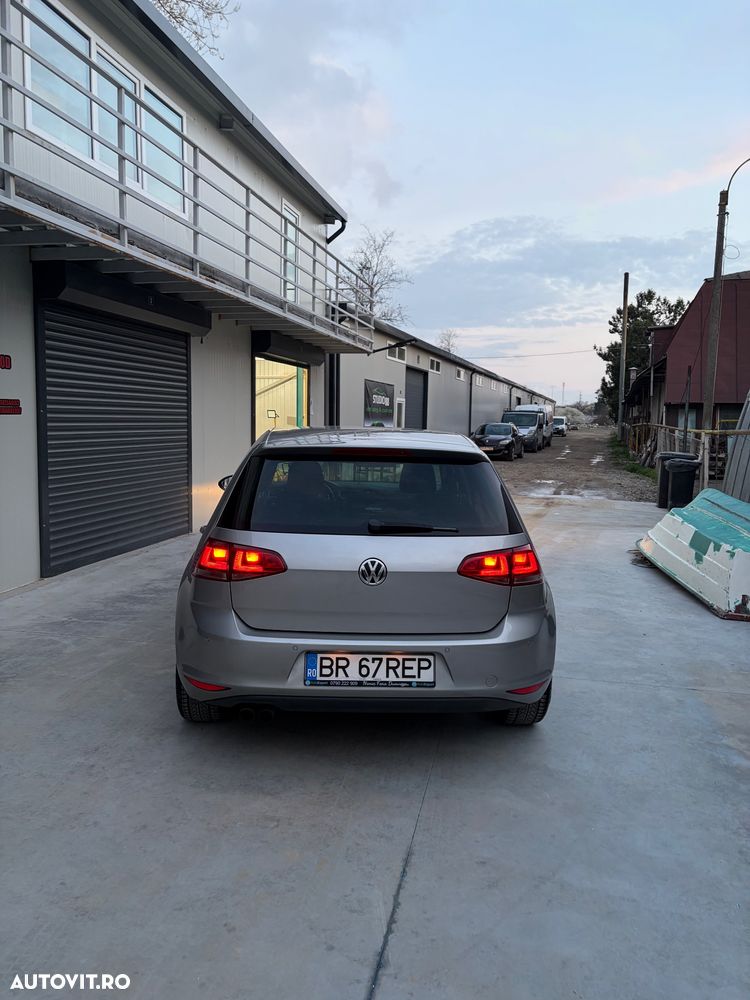 Volkswagen Golf - 22