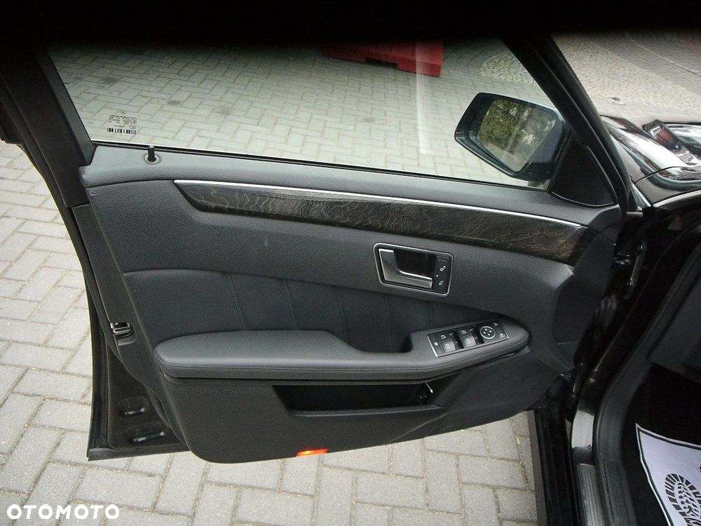 Mercedes-Benz Klasa E 220 BlueTEC 4Matic 7G-TRONIC Avantgarde - 31
