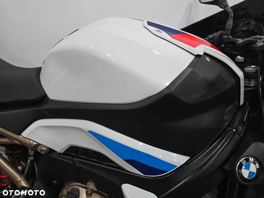 BMW S - 23