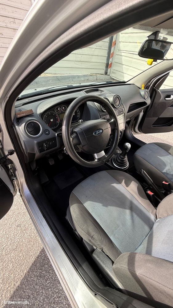 Ford Fiesta 1.4 TDCI Ghia - 8