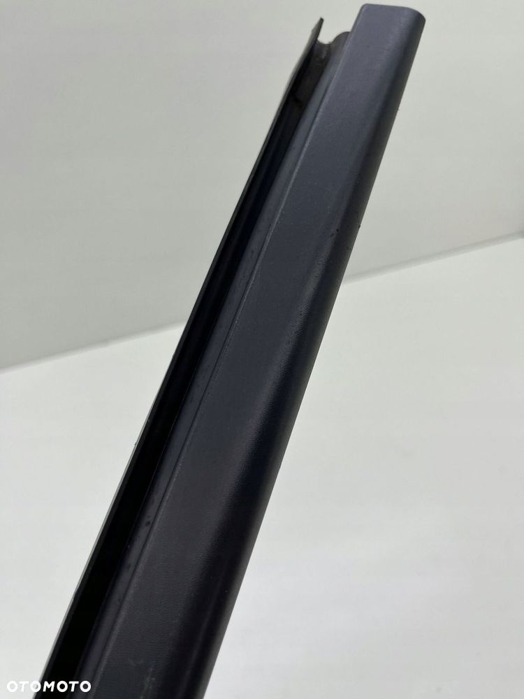 RENAULT TRAFIC III LISTWA SZYBY CZOŁOWEJ PRAWA 93867905 - 6