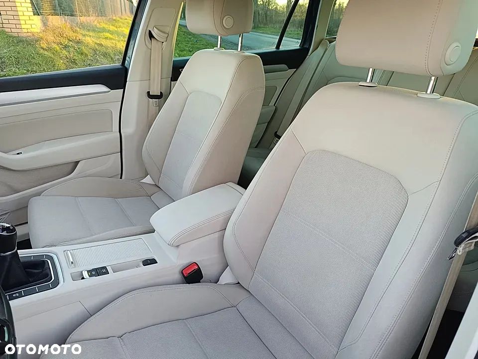 Volkswagen Passat - 34