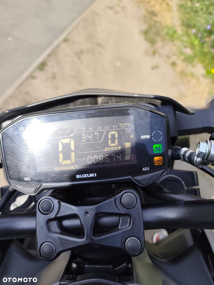 Suzuki GSX - 6