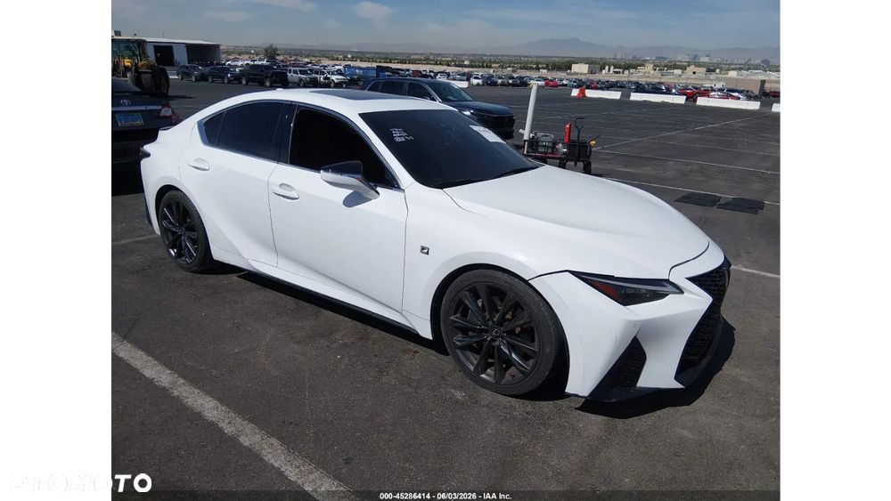 Lexus IS - 1