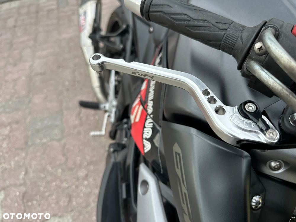 Suzuki GSR - 20