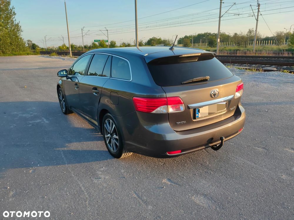 Toyota Avensis 2.0 D-4D Premium - 17