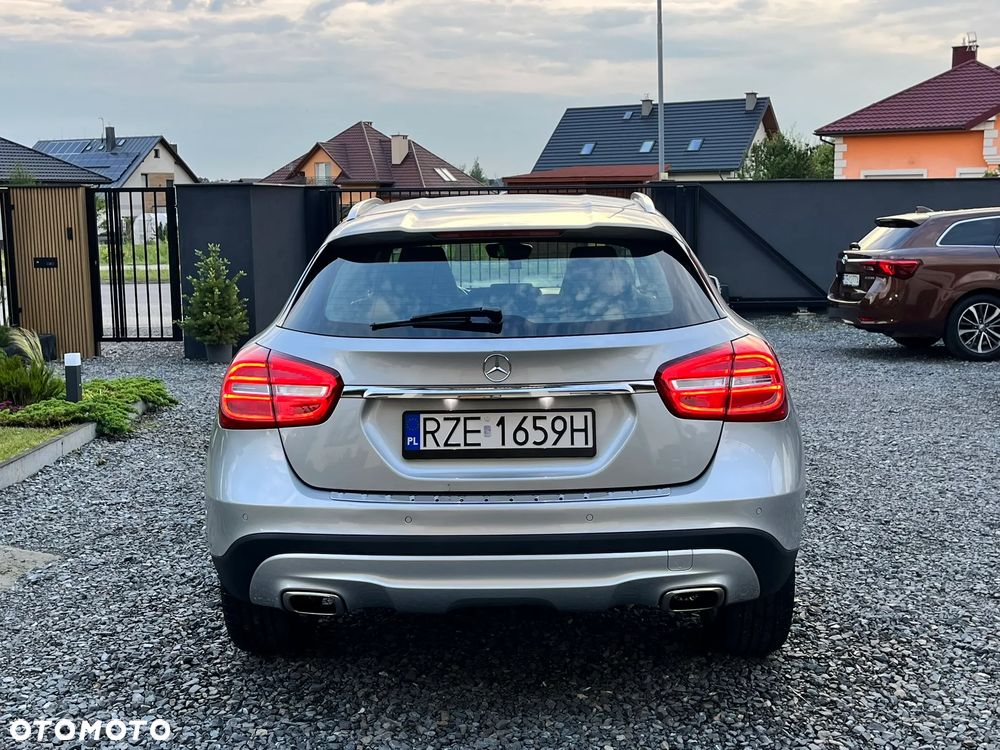 Mercedes-Benz GLA 180 - 7