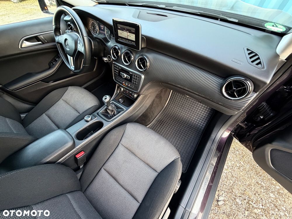 Mercedes-Benz GLA 180 Urban - 34