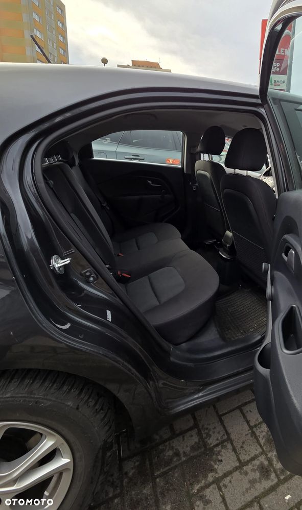 Kia Rio 1.2 M - 9