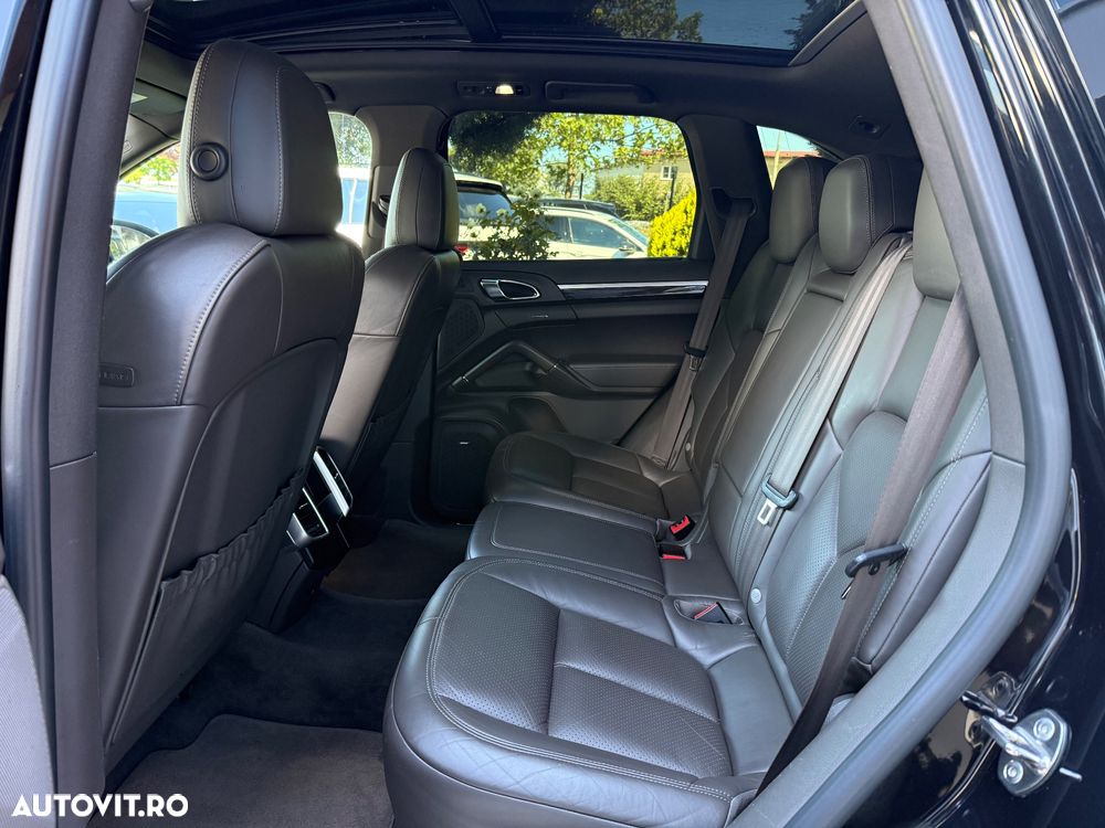Porsche Cayenne Platinum Edition - 16