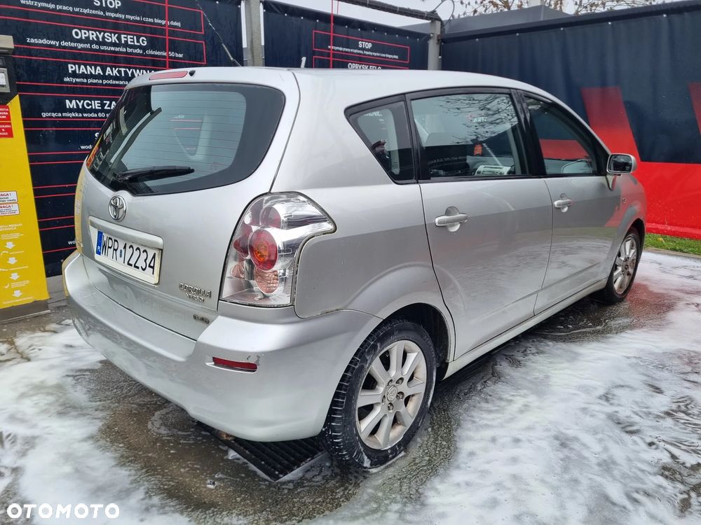 Toyota Corolla Verso 2.2 D-4D - 1