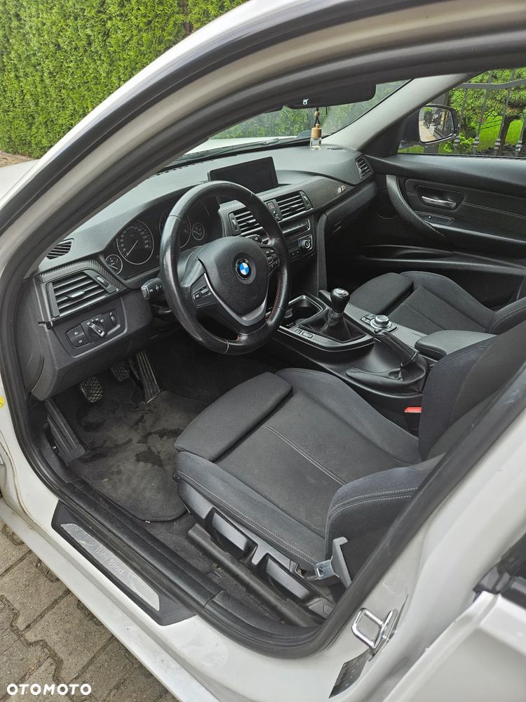 BMW Seria 3 318d Sport Line - 12
