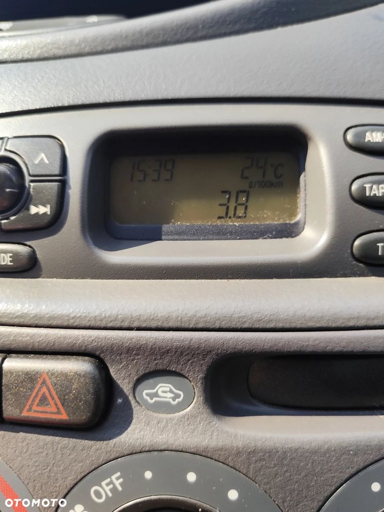 Toyota Yaris 1.0 Luna - 4
