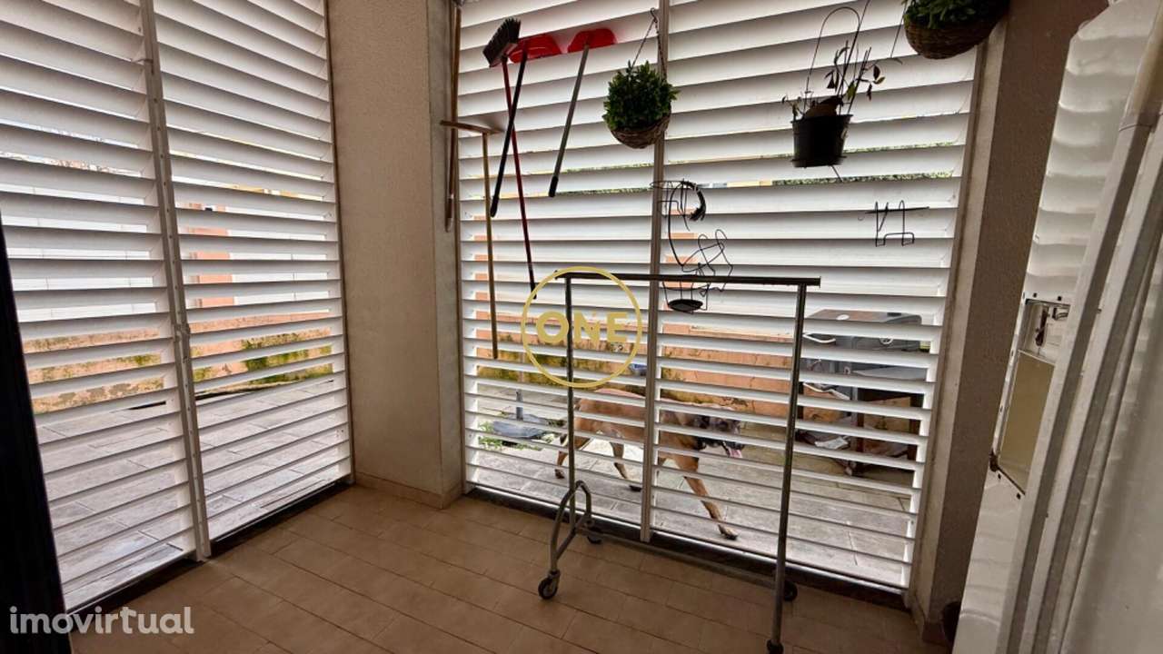 T2 em Condomínio Fechado com Piscina | Terraço | Box 2 Carros | Alc - Grande imagem: 5/40