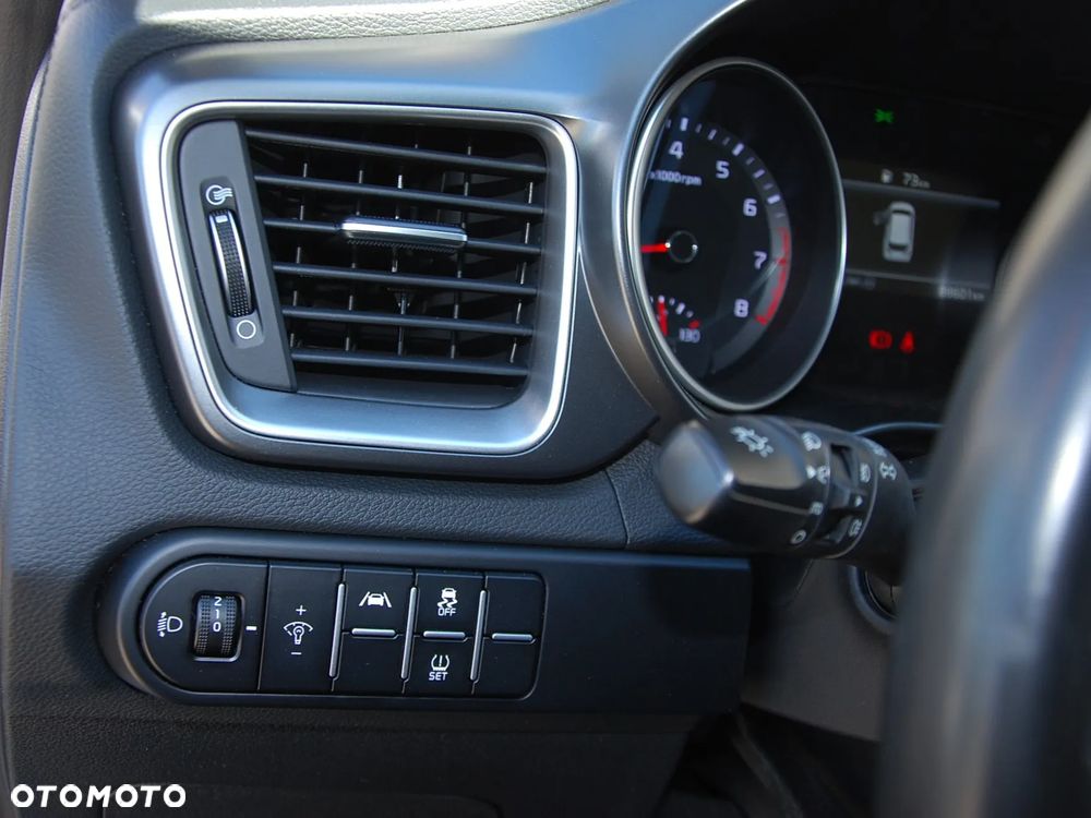 Kia Ceed - 37