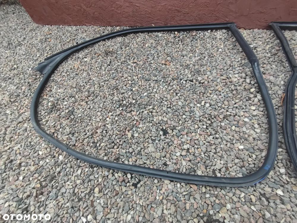 BMW E46 COUPE ORYGINALNE CZARNE USZCZELKI DRZWI LEWA / PRAWA ( USZCZELKA LEWA / PRAWA DRZWI )  PODGRZEWANE EUROPA O NR. 51 71 7 161 687 / 51 71 7 161 688 OEM - 4