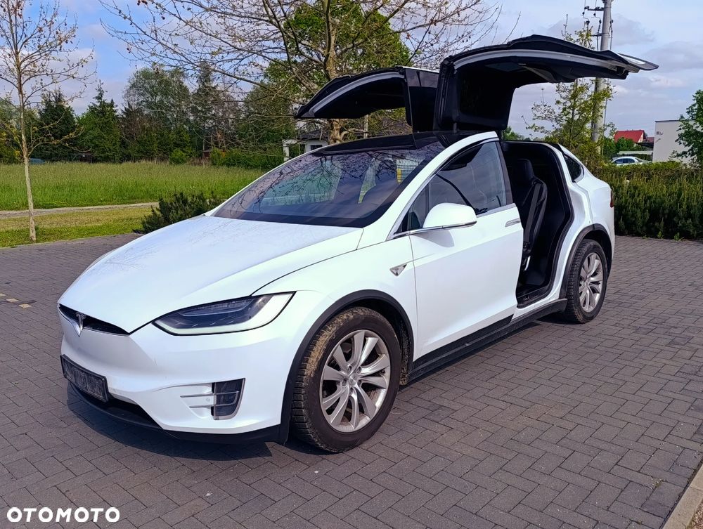 Tesla Model X - 28