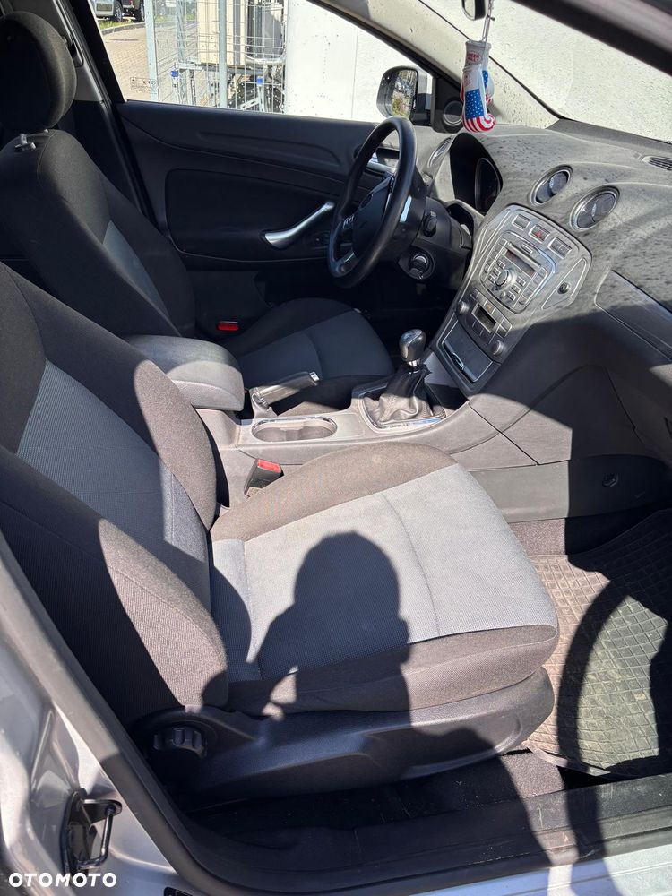 Ford Mondeo 2.0 TDCi Ambiente - 11