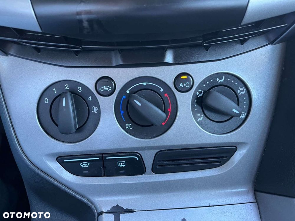 Ford Focus 1.6 Ambiente - 12