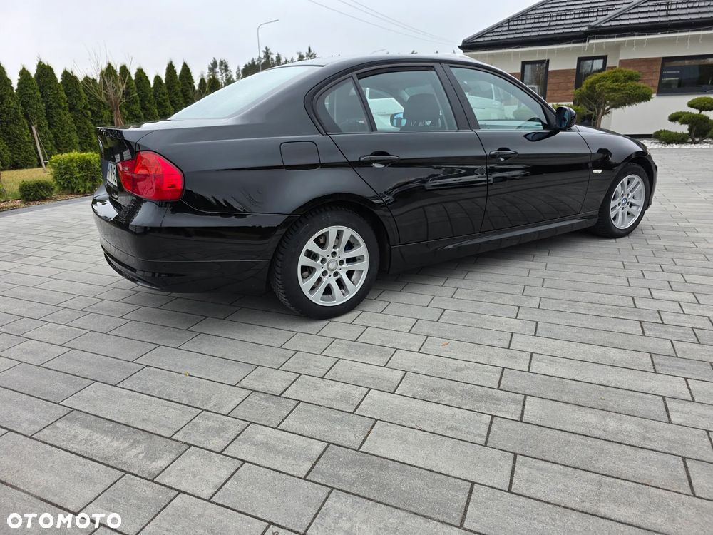 BMW Seria 3 318d DPF Edition Sport - 10