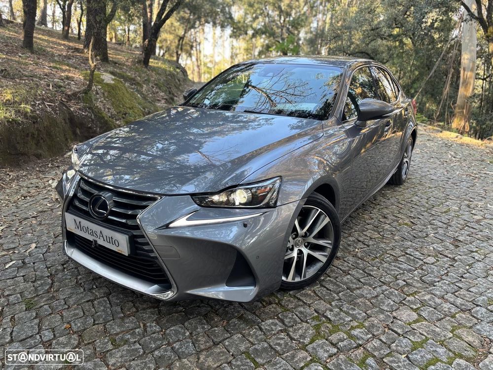 Lexus IS 300H - 1