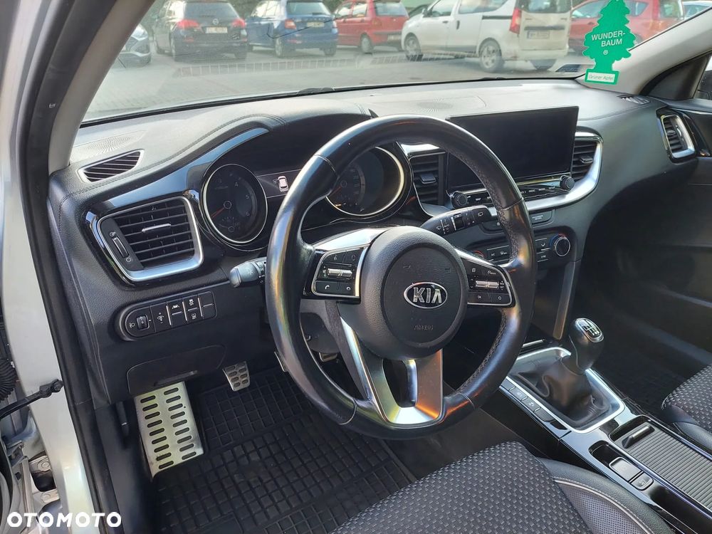 Kia Ceed - 12