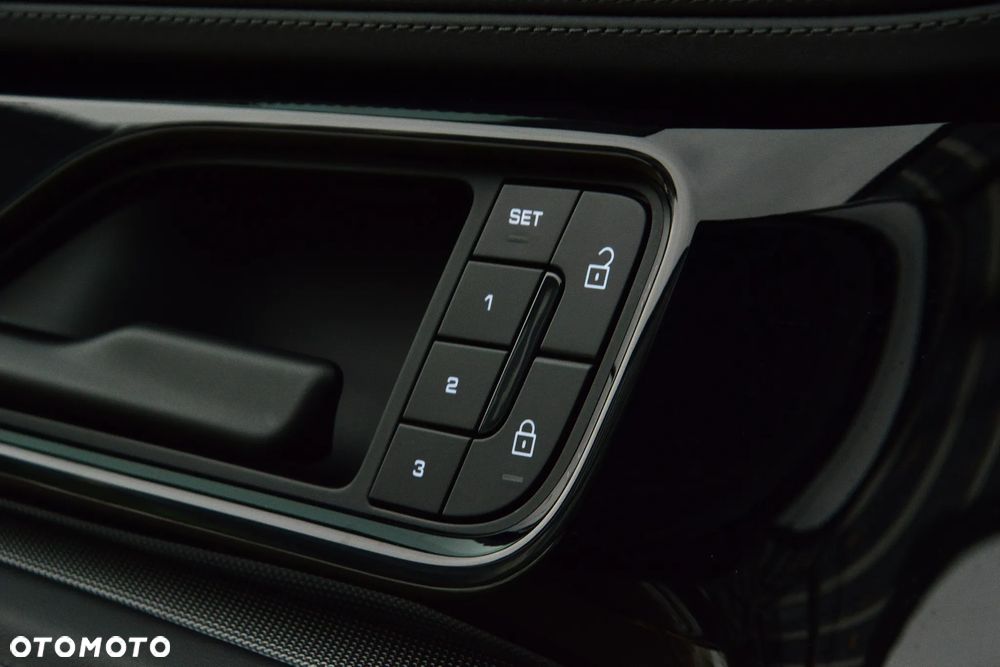 Porsche Panamera 4 - 21