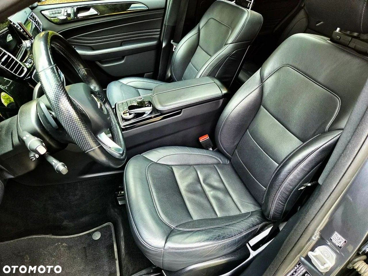 Mercedes-Benz GLE - 32