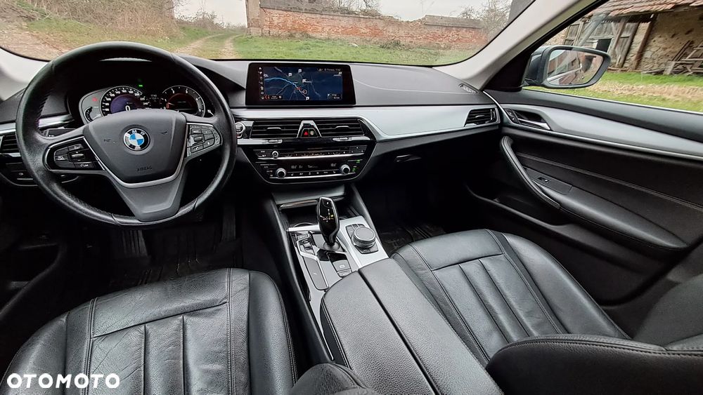 BMW Seria 5 520d M Sport Edition - 11