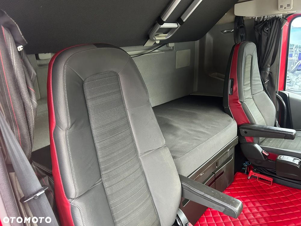 Volvo FH 460 AUTOMAT / HALOGENY ORUROWANIE / FULL SPOJLERY / OBRTOWE SIEDZENIE / KSENONY / LED / POLSKI SALON / PRZEBIEG 995 TYS. KM / EURO 6 / 2014 ROK !! - 38