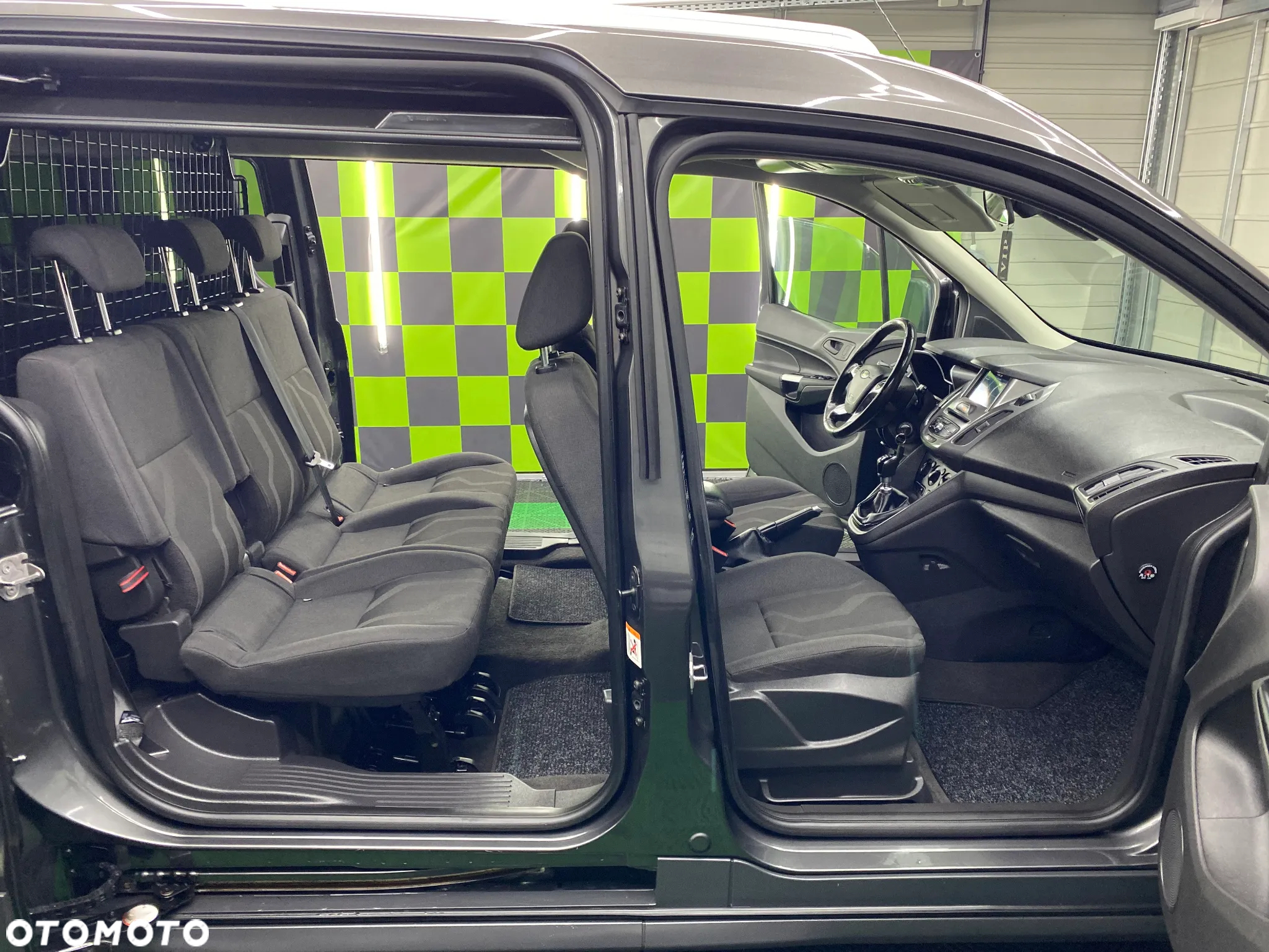 Ford Tourneo Connect 1.5 EcoBlue Start-Stop Trend - 17