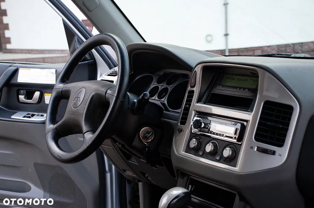 Mitsubishi Pajero 3.2 DI-D Automatik Dakar - 6