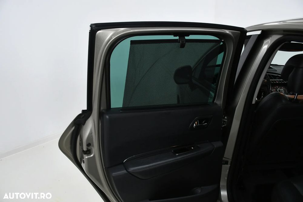 Peugeot 3008 Hybrid4 - 28