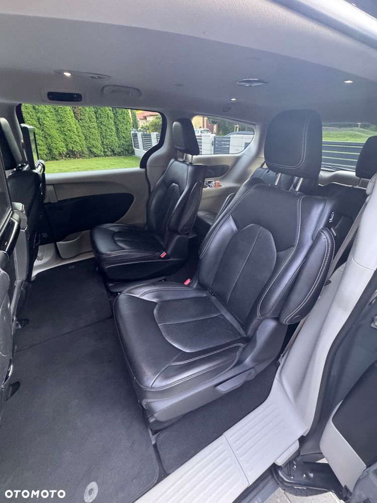 Chrysler Pacifica - 26