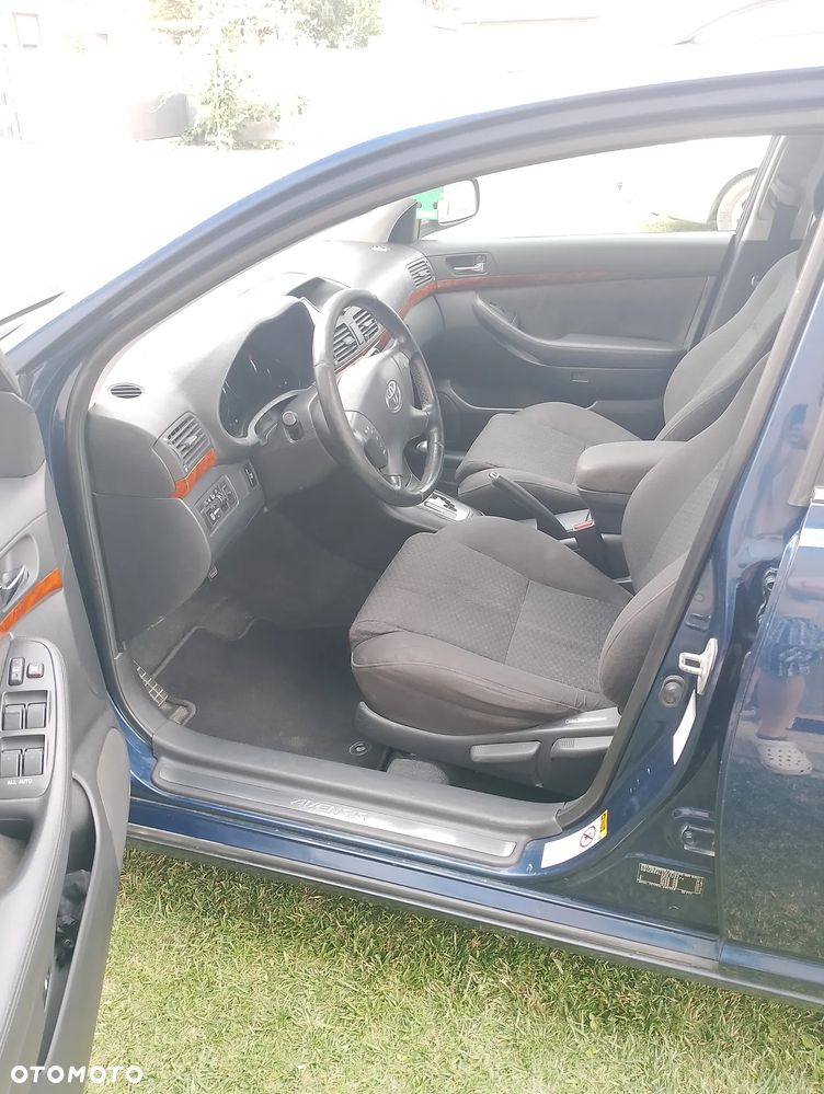 Toyota Avensis - 13