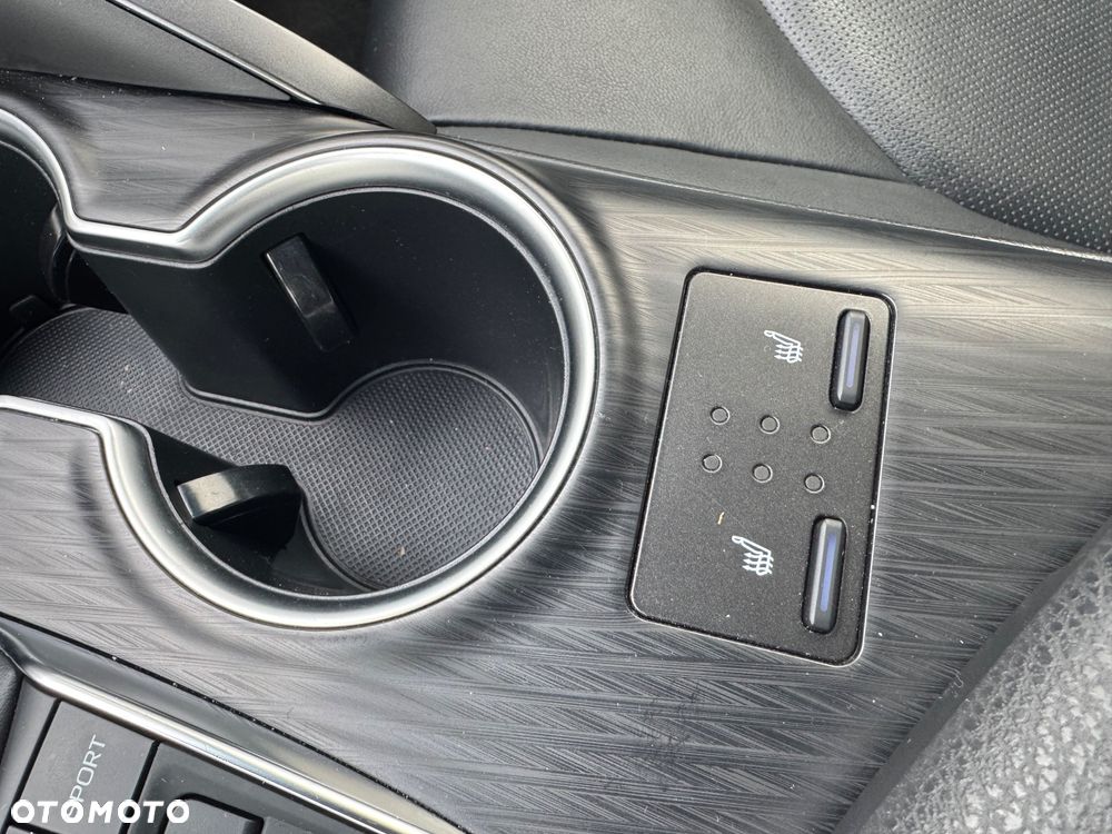 Toyota Camry 2.5 Hybrid Executive CVT - 38