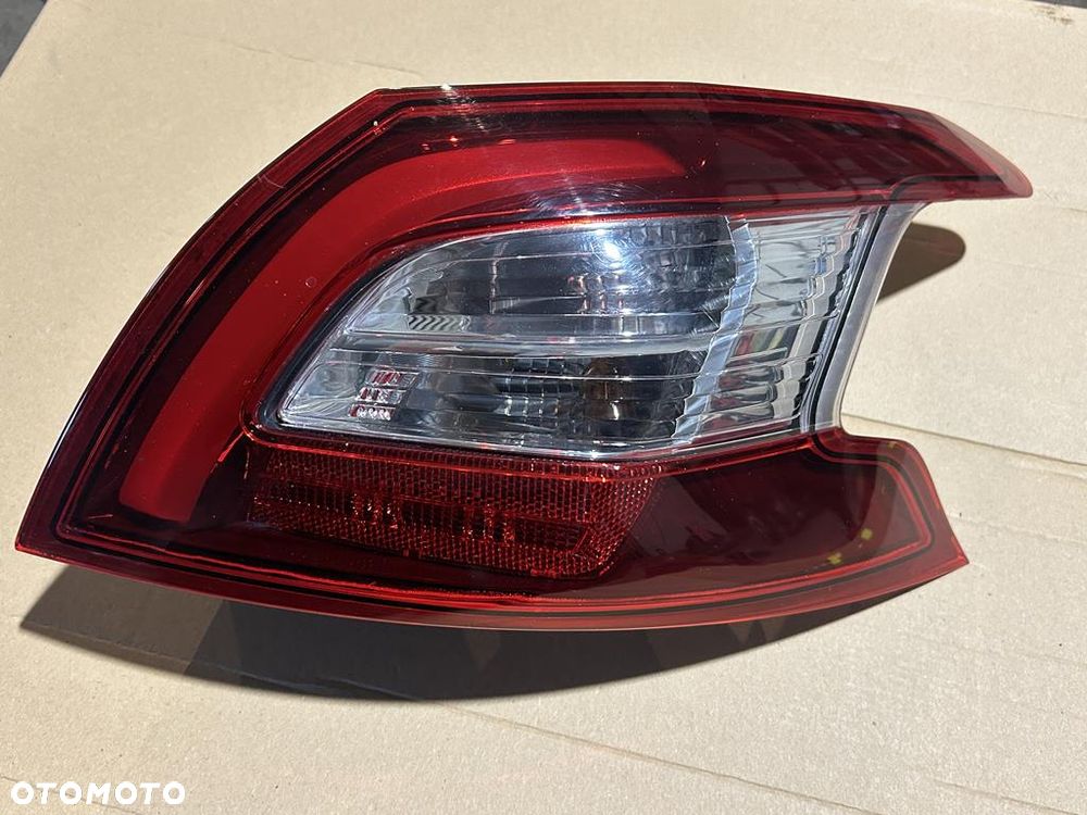 lampa prawa prawy tył tylna Peugeot 308 II T9 HB 9677817580 - 3