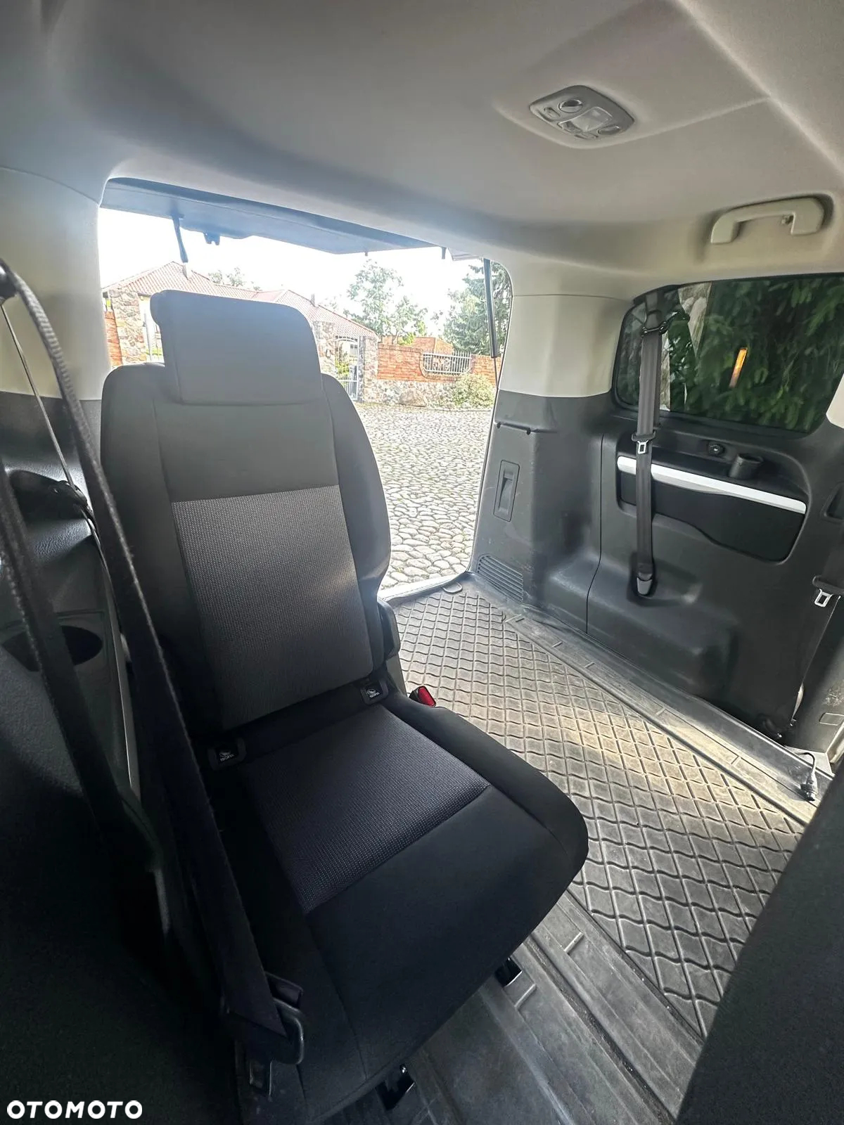 Peugeot Traveller 2.0 BlueHDi Standard Business - 37