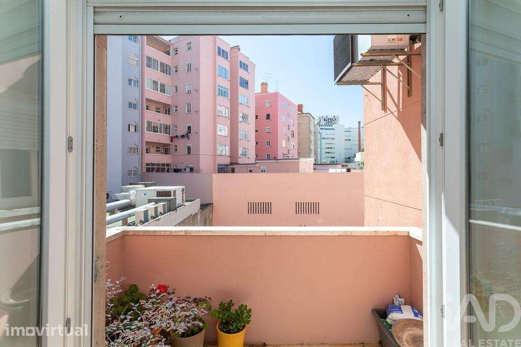 Apartamento T3 em Areeiro de 126,00 m2 - Grande imagem: 3/22