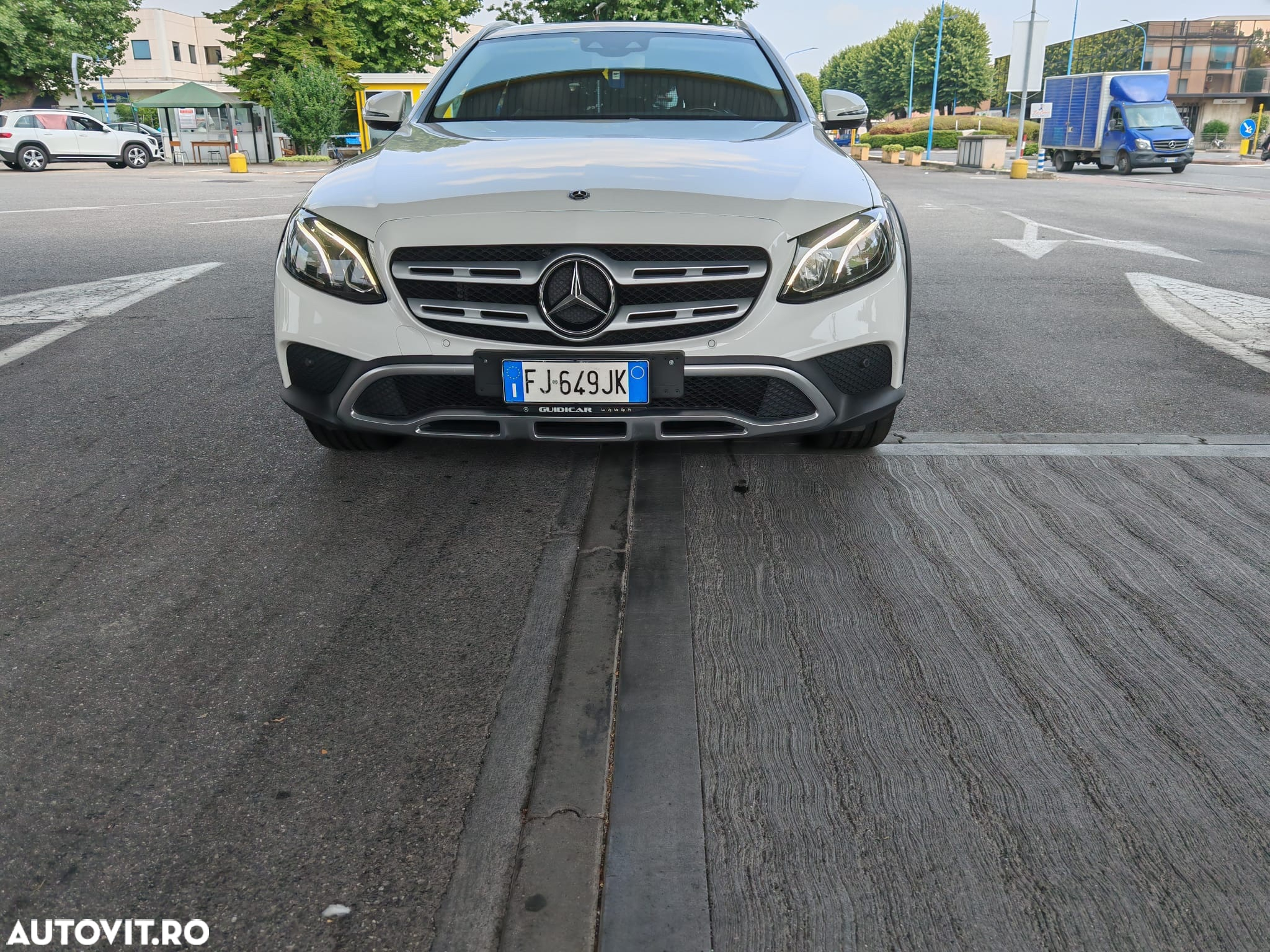 Mercedes-Benz E - 12
