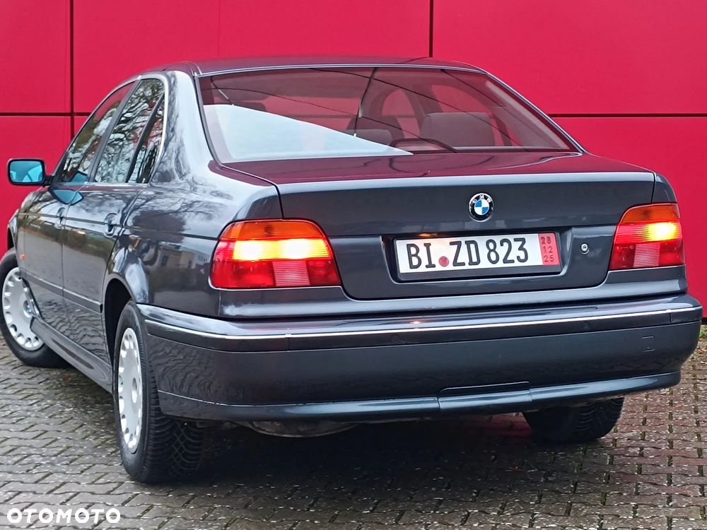 BMW Seria 5 523i - 34