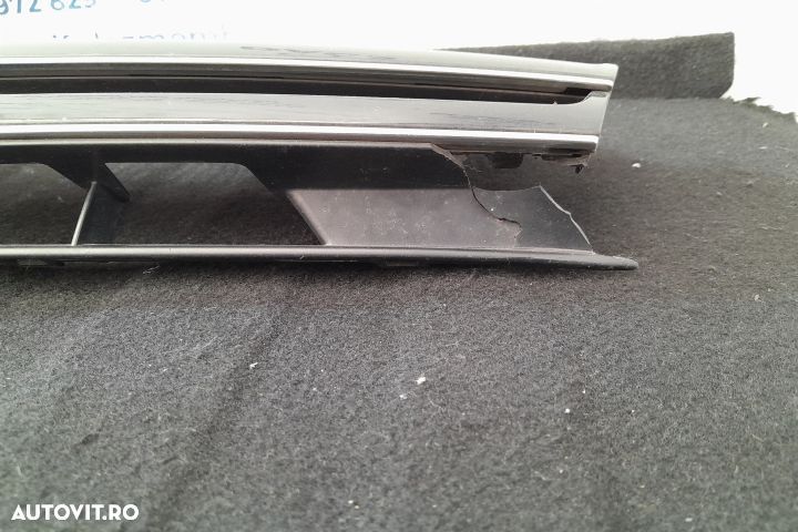 Grila radiator ARE UN COLT RUPT  5K0853653 5K0853653 Volkswagen VW Go - 3